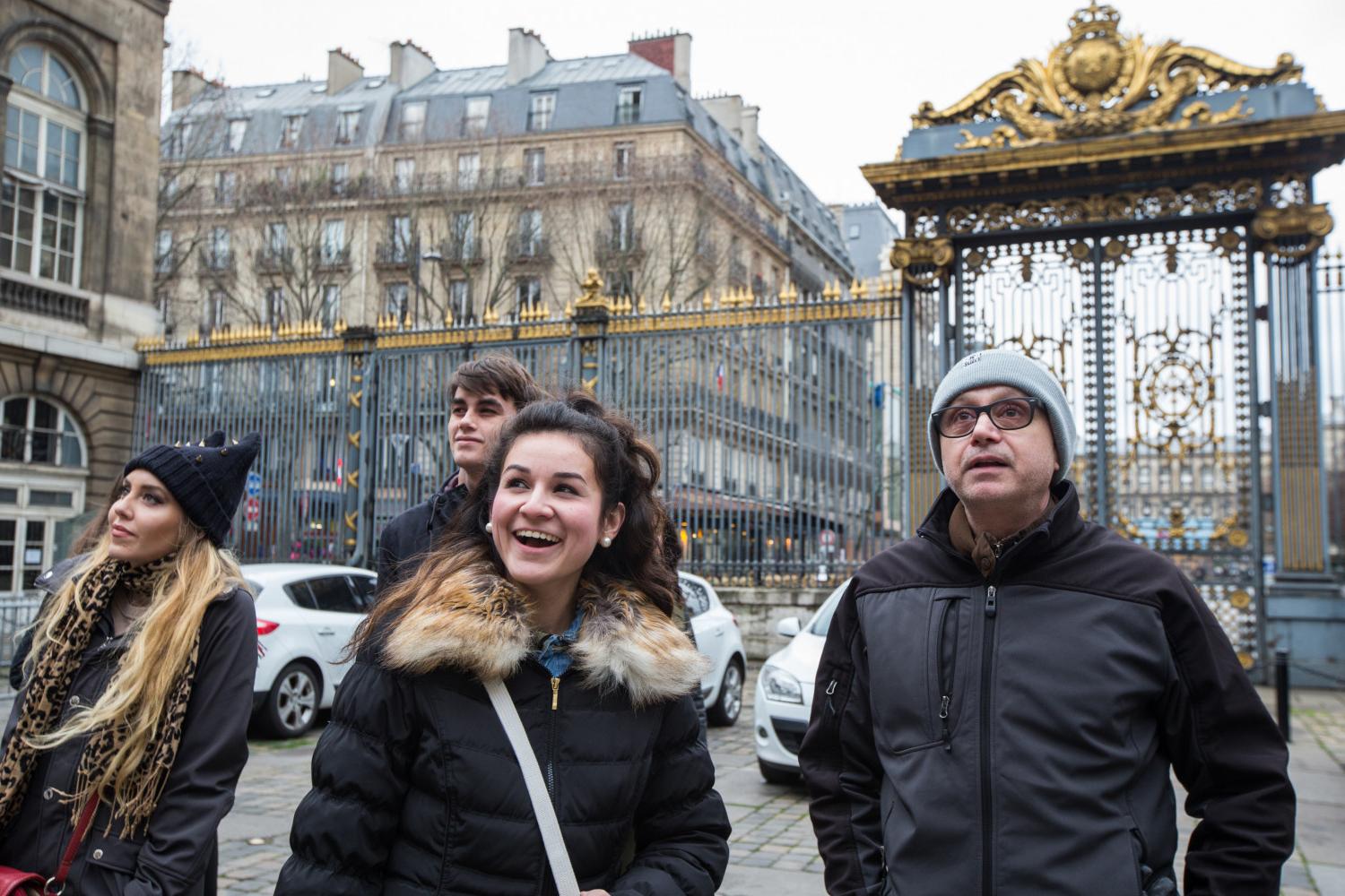<a href='http://a.0535tuan.com/'>全球十大赌钱排行app</a>学院法语教授Pascal Rollet带领学生们到巴黎游学.